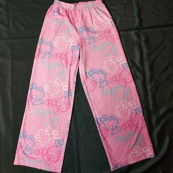 Hello Kitty Pajama set - Picture 2 of 5